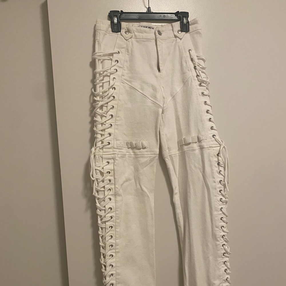 I am Gia white pants